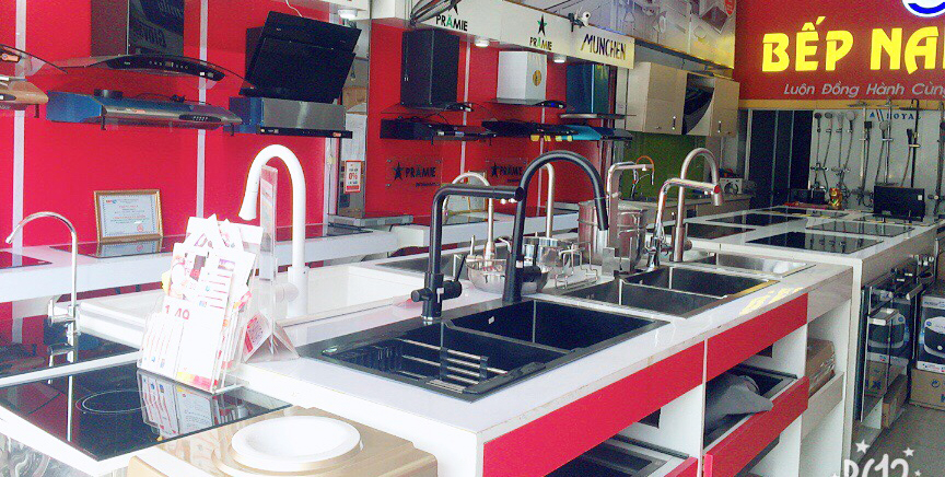 Showroom trưng bày đa dạng các mặt hàng