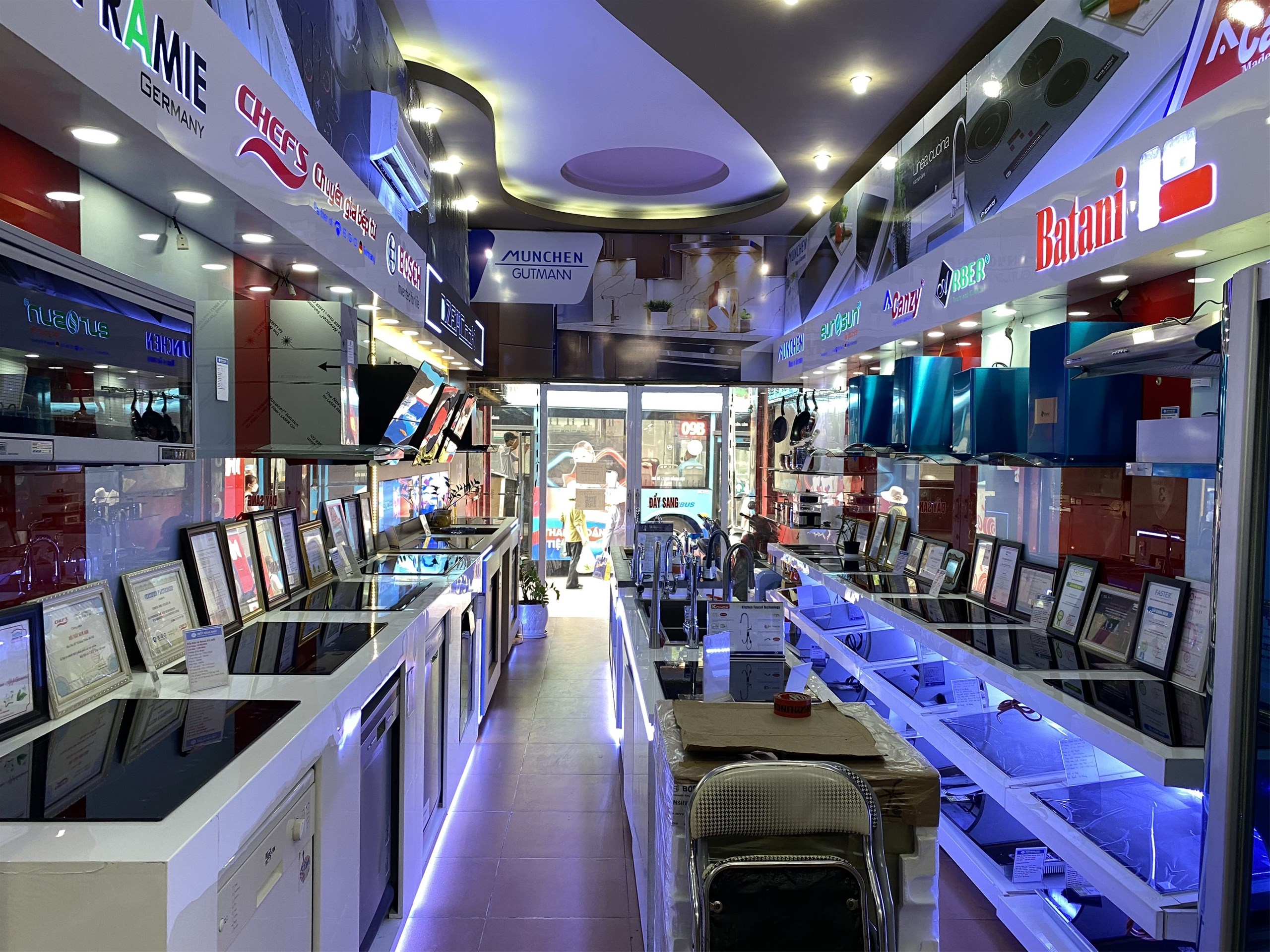Showroom đa dạng nhiều hãng bếp từ nhập khẩu cao cấp