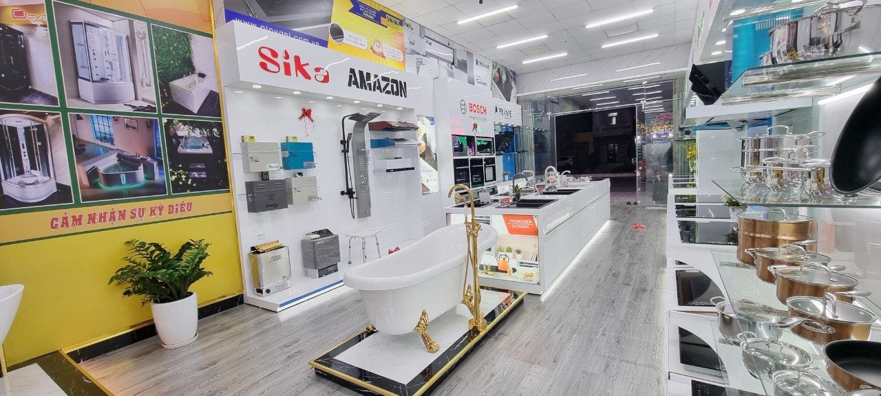 Trưng bày đa dạng các mặt hàng sản phẩm tại cửa hàng