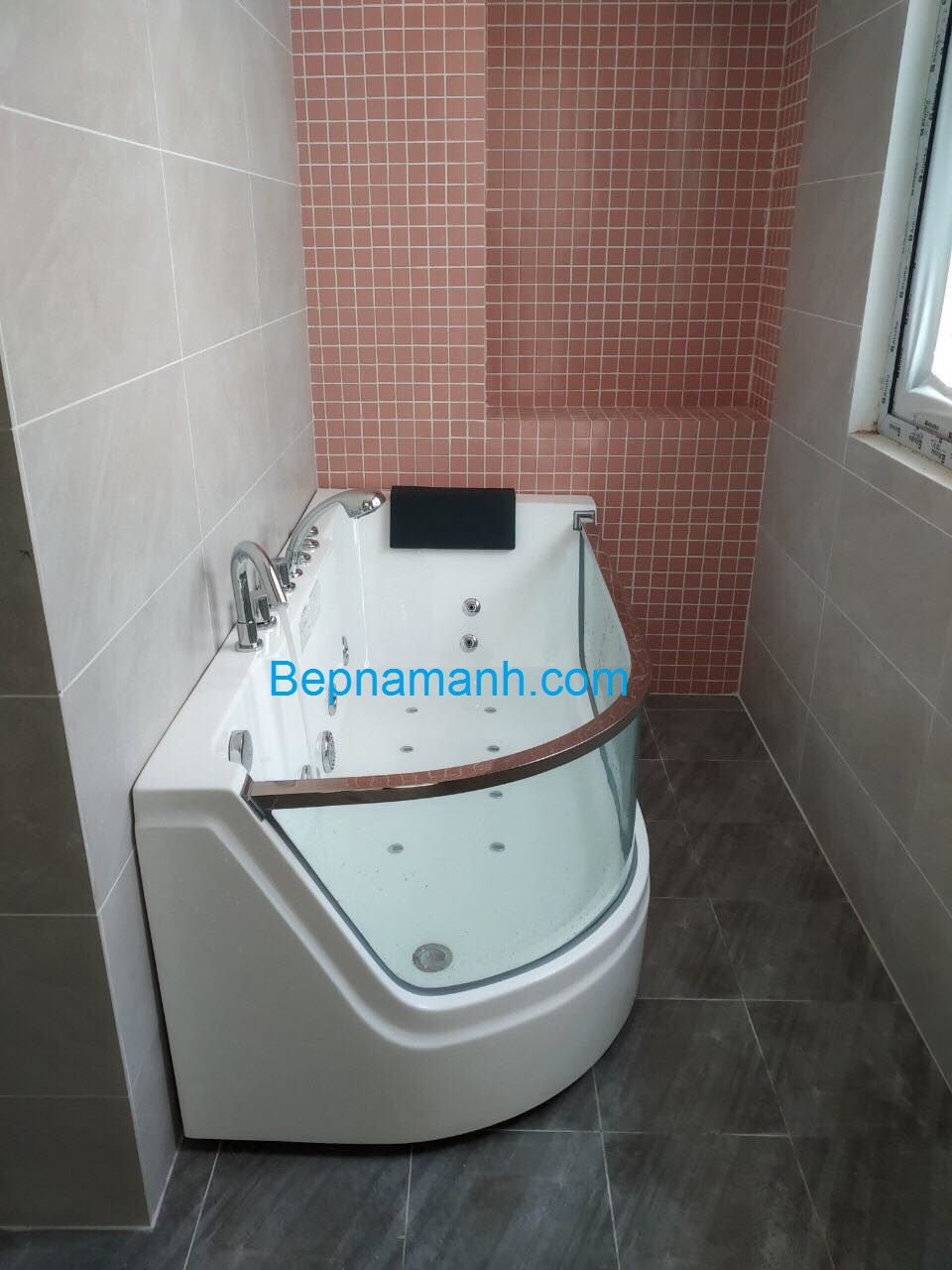 Bon-tam-nam-massage-monaco-mc-2014-na-ban-chay-nhat