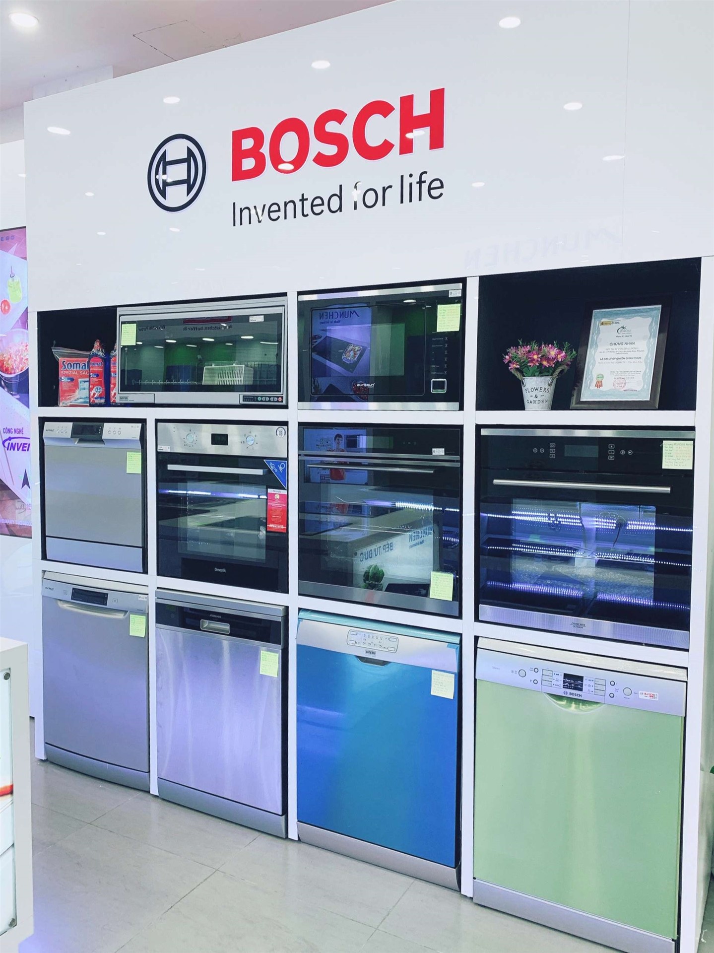 Khu vực trưng bày các mẫu máy rửa bát