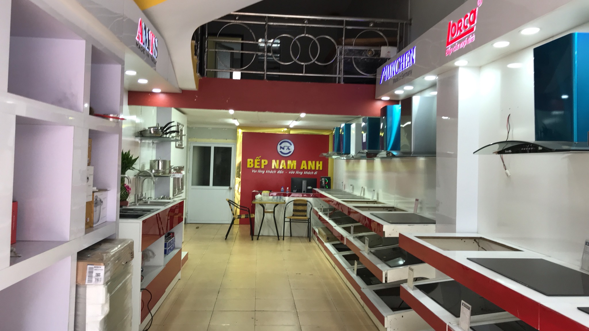 bep-nam-anh-dia-chi-ban-may-xong-hoi-uot-chinh-hang-lap-dat-tron-goi