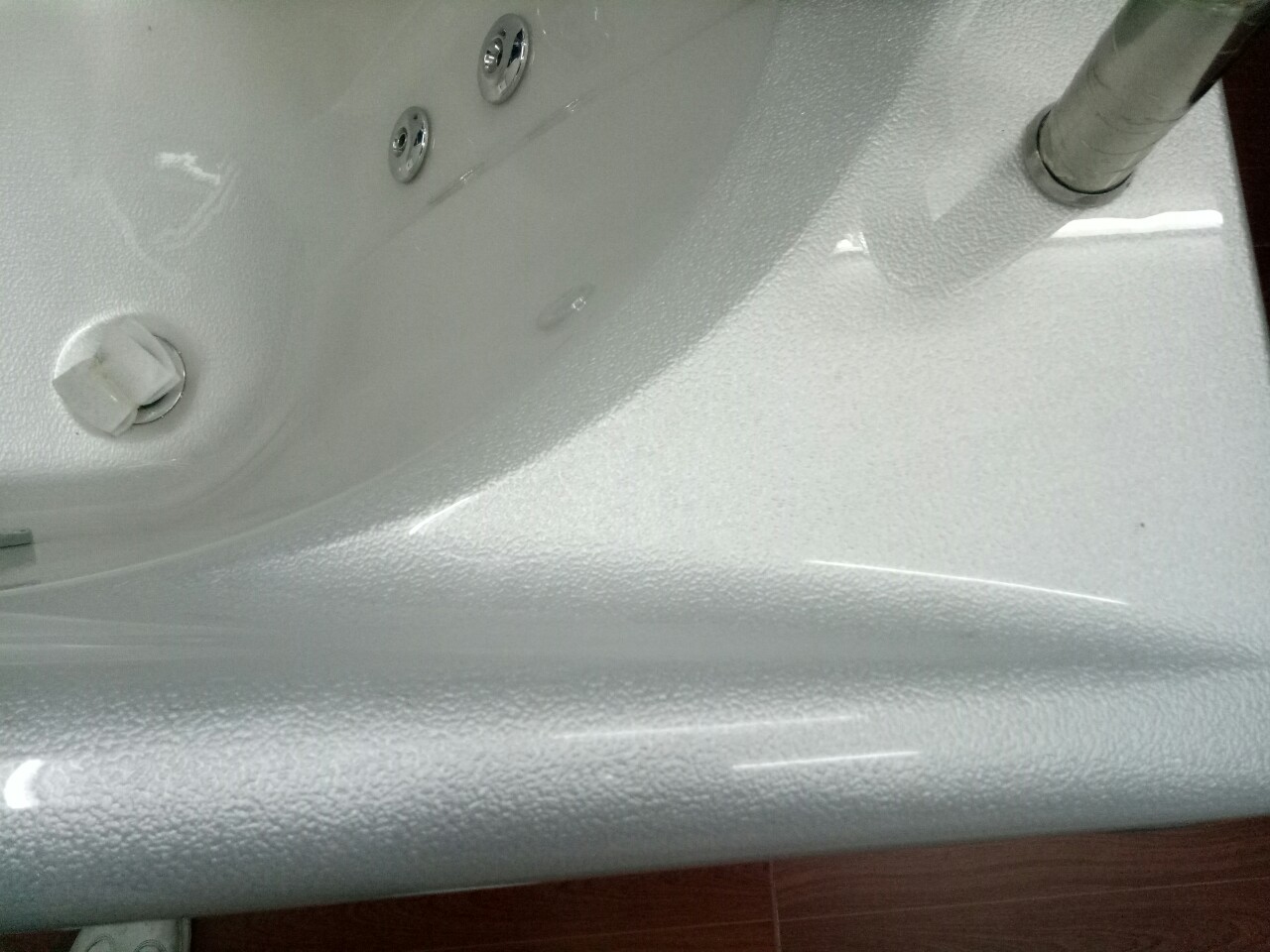 bon-tam-chat-lieu-acrylic-ngoc-trai