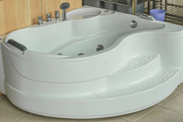 Bồn tắm góc