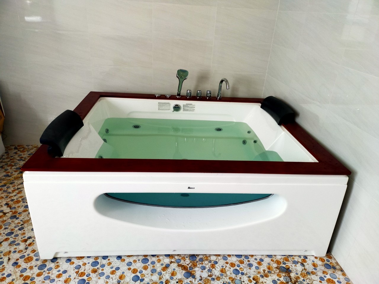 bon-tam-massage-monaco-mc-2021-nhap-khau-tot-ben-dep