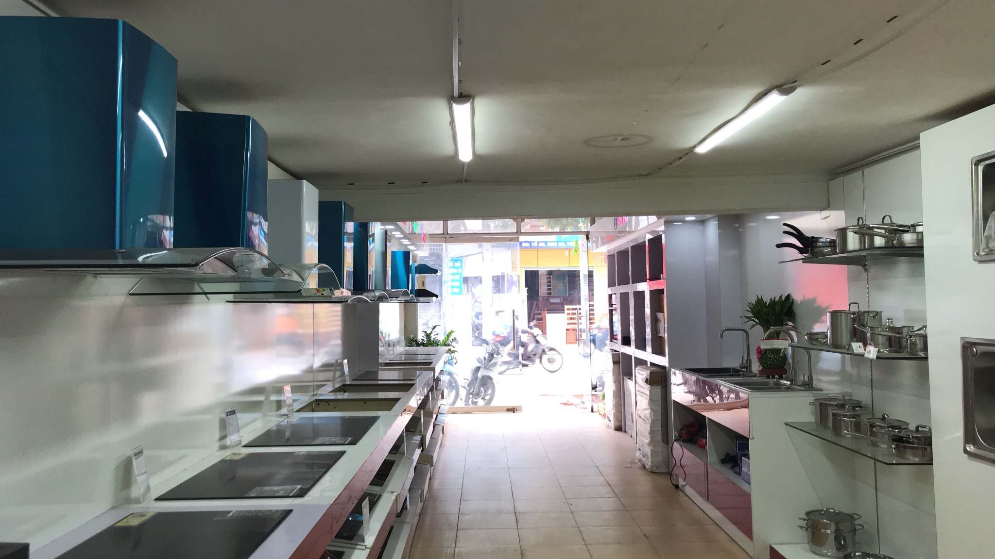 cua-hang-ban-bep-dien-tu-am-nhap-khau-gia-re-tai-quang-ninh