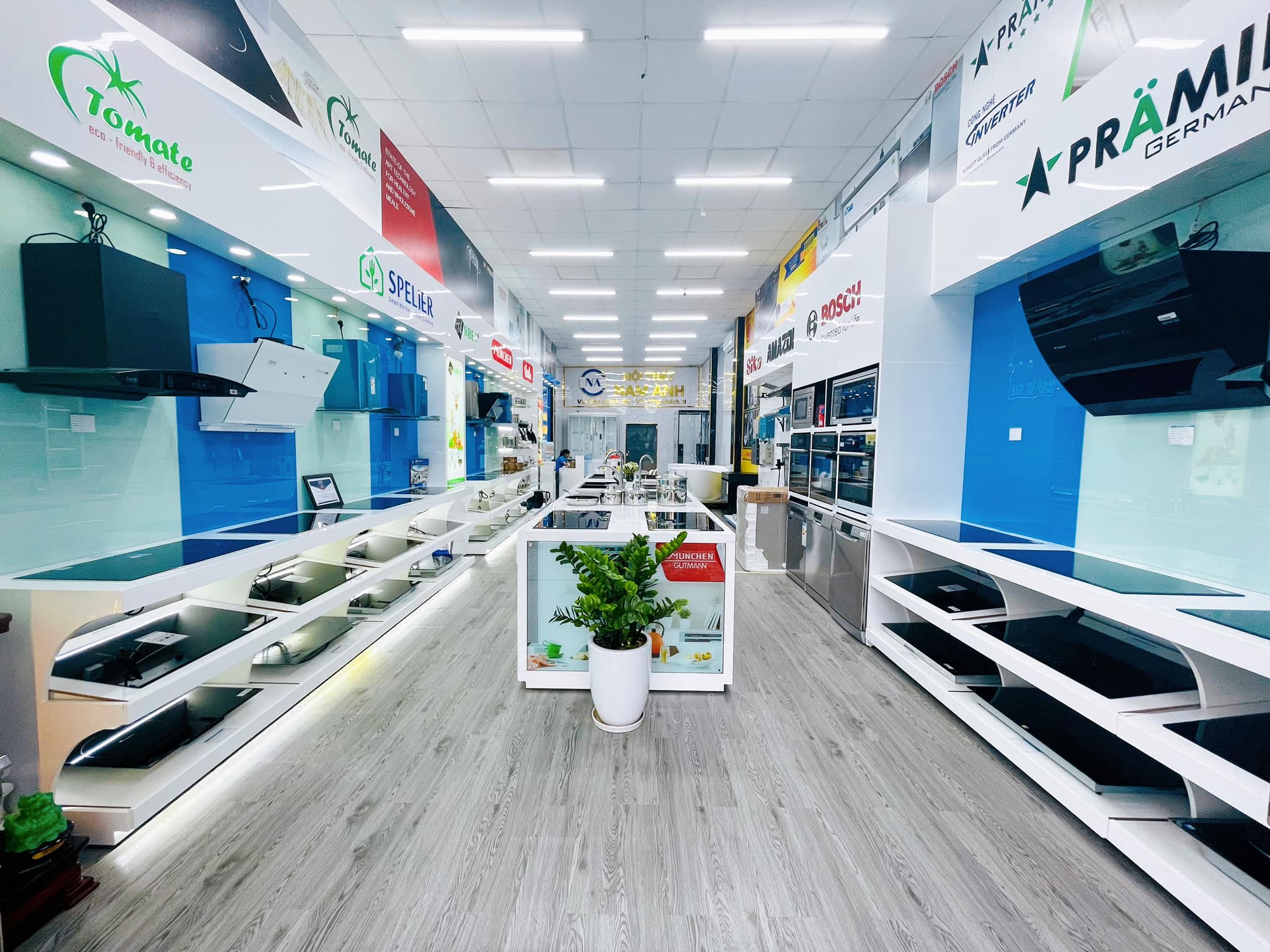 Showroom trưng bày đa dạng các loại mẫu mã bếp từ 