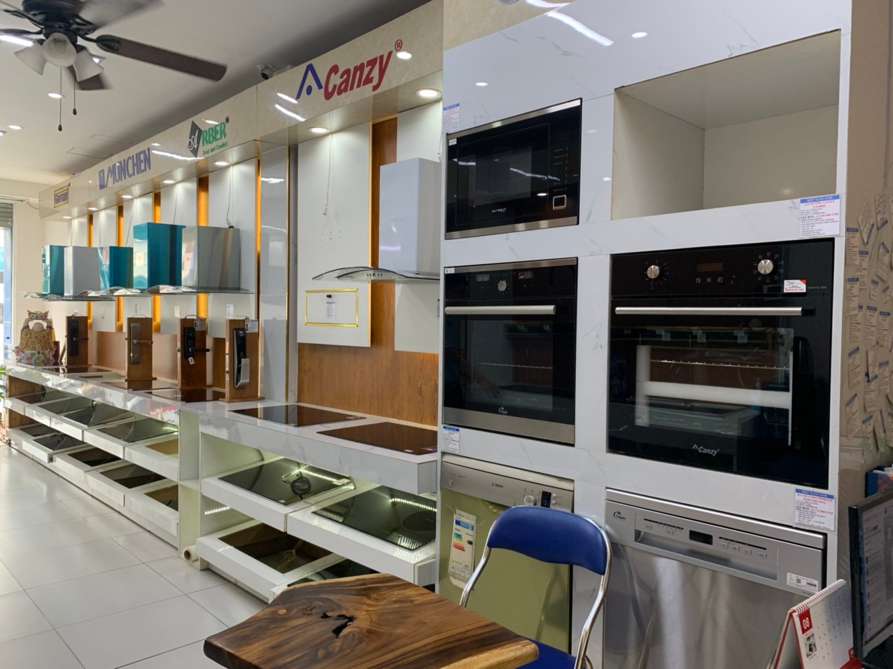 Showroom trưng bày các thiết bị nhà bếp