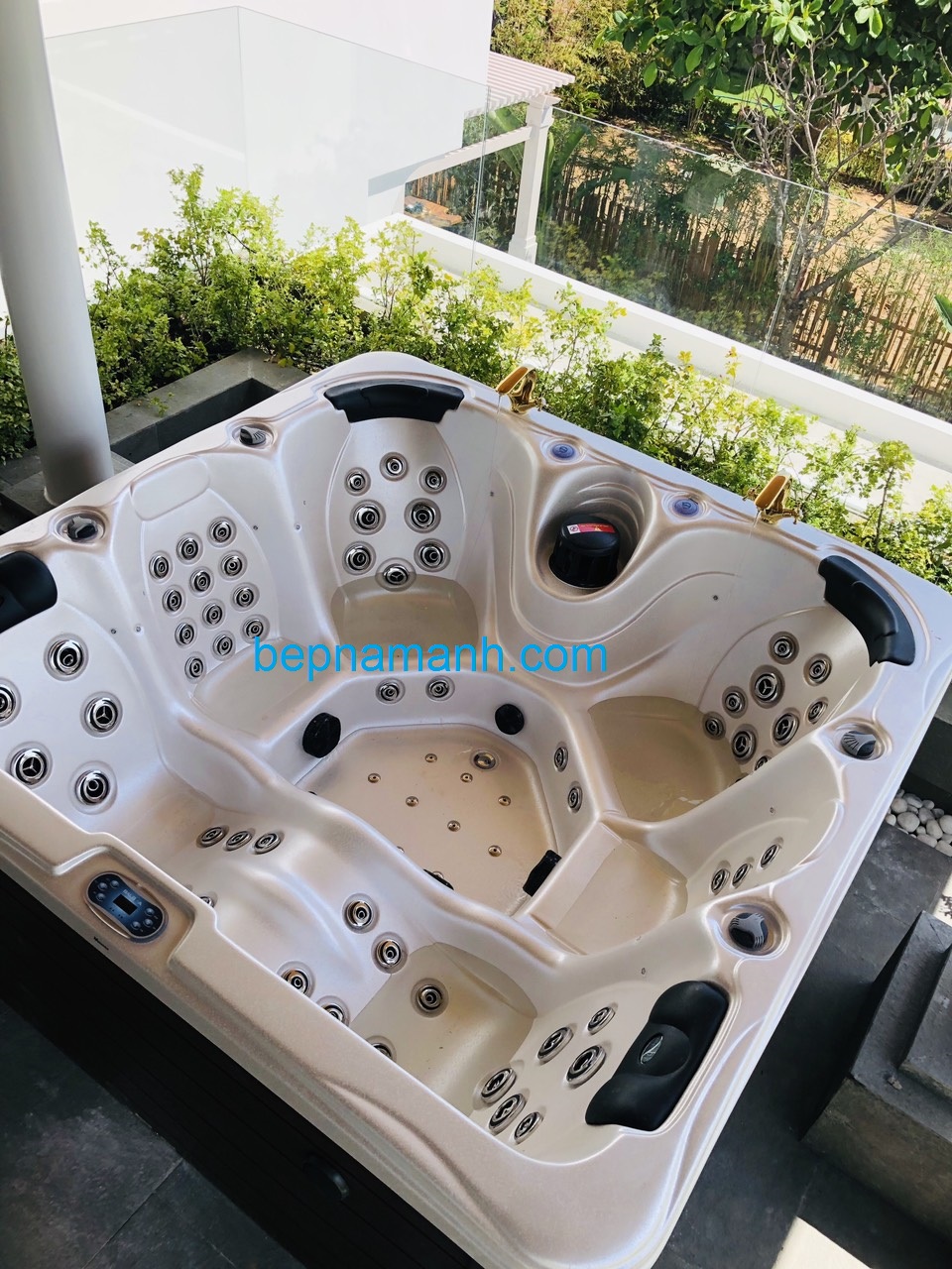 long-bon-tam-massage-jacuzzi-mc-7305bw