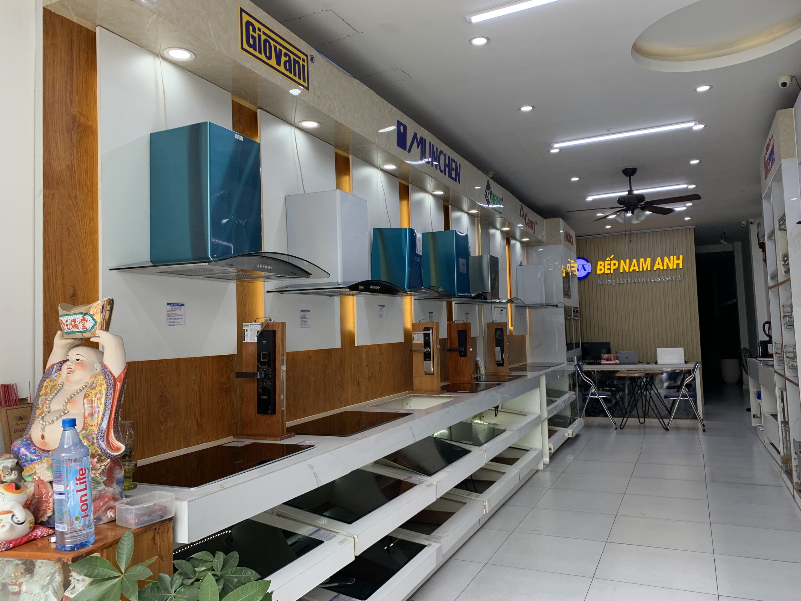 Trưng bày đa dạng các mẫu mã bếp từ