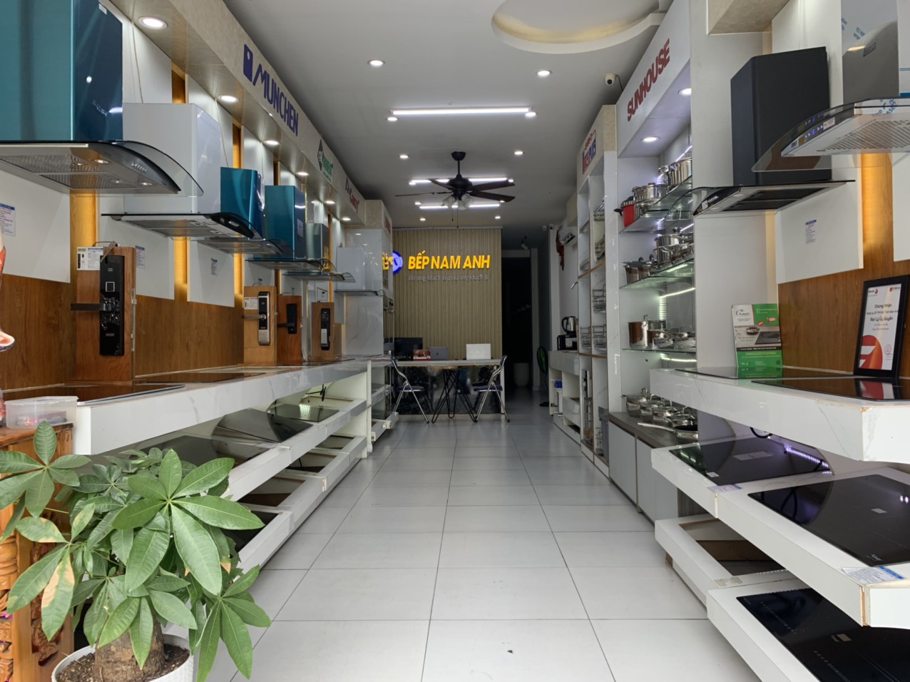 Trưng bày đa dạng các loại mẫu mã bếp từ