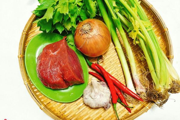Rau cần xào thịt bò