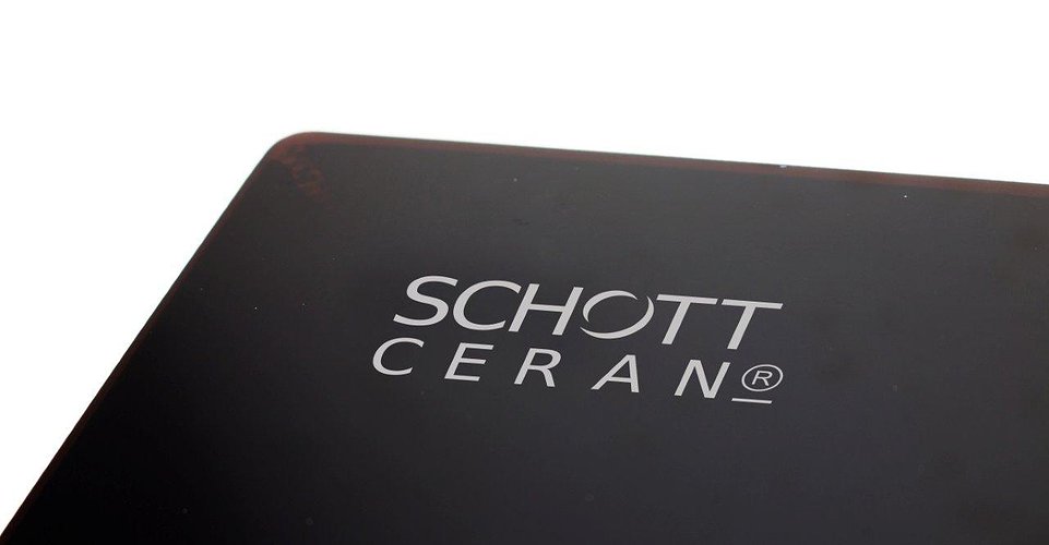 Hình ảnh mặt kính của bếp điện từ Lorca LCE 826